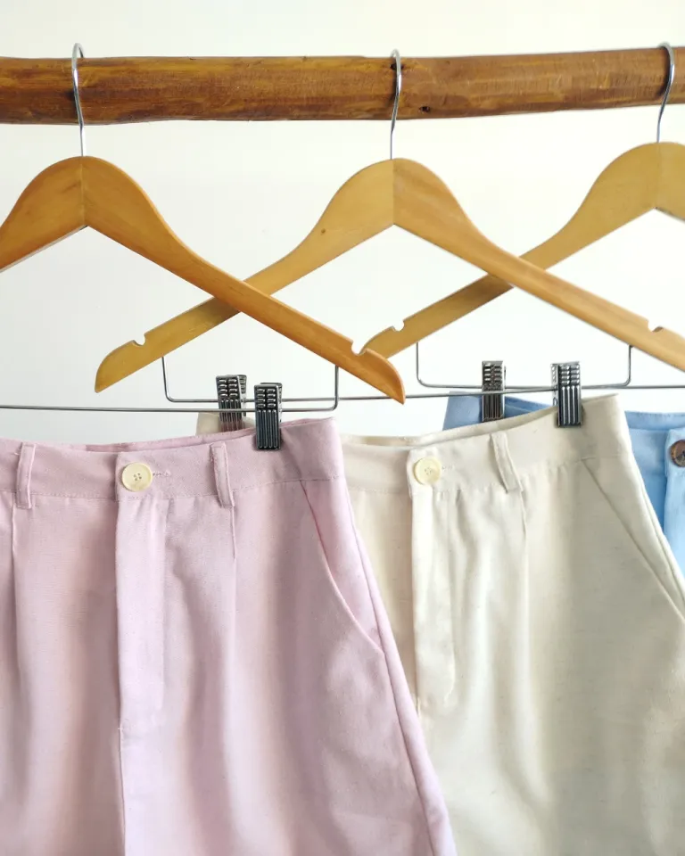 Shorts sastrero básico en tela de lino y rayon con cierre de botón marmoleado de Lemmon en Shorts para argentina