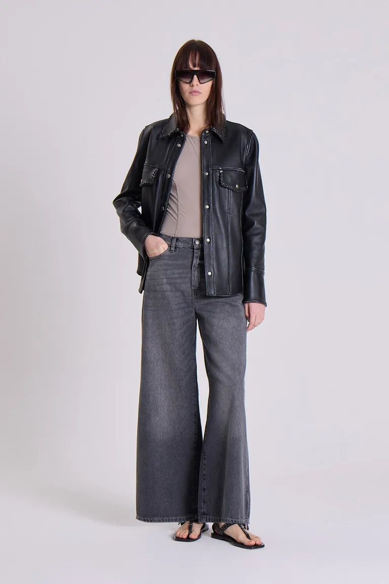 Jeans de corte seventies con silueta entallada y pierna ancha de Maria Cher en Pantalones para argentina