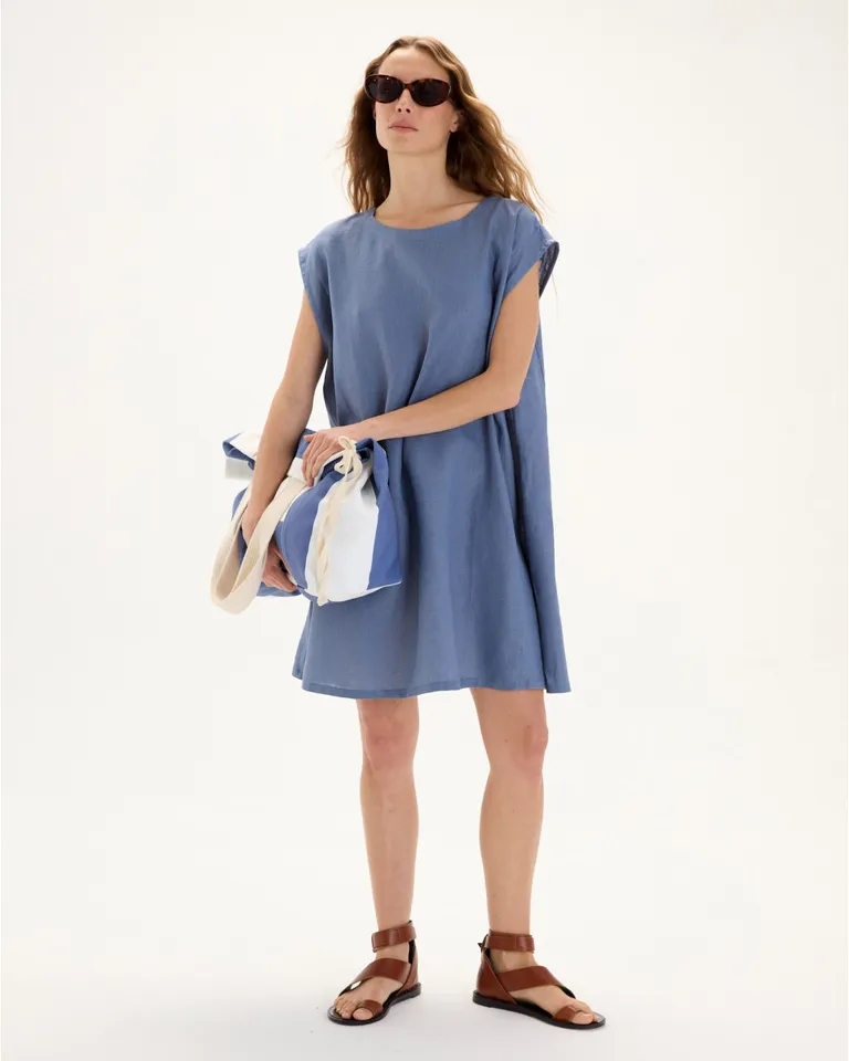 Vestido amplio de lino en color azul con escote redondo y sin mangas de Blue Sheep en Vestidos para argentina