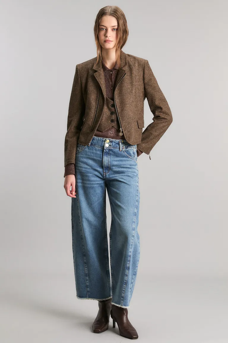 Chaqueta Cloudy Spike: Elegancia y Estilo en una Prenda Versátil de Kosiuko en Chaquetas para argentina