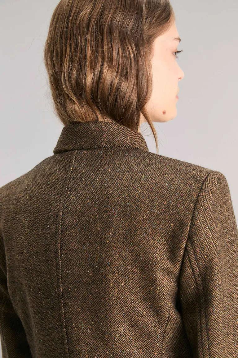 Chaqueta Cloudy Spike: Elegancia y Estilo en una Prenda Versátil de Kosiuko en Chaquetas para argentina