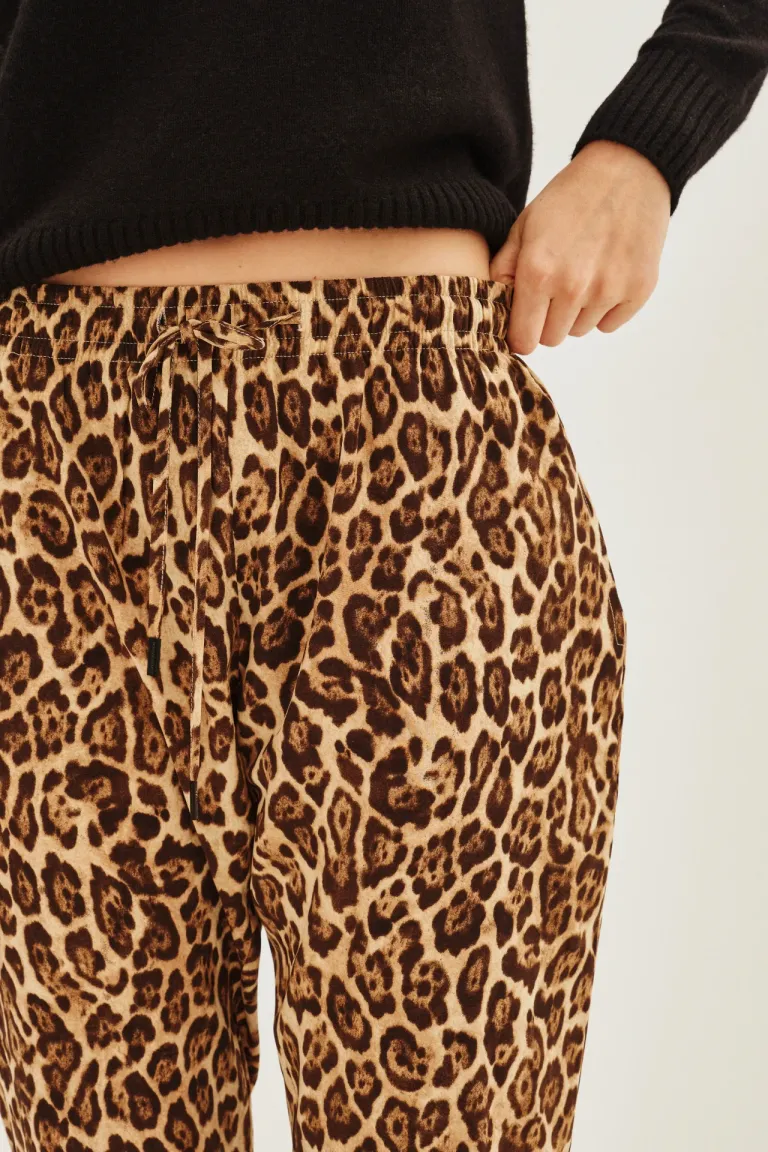 Pantalón babucha estampado con ajuste en tobillos cintura elástica y bolsillos laterales de Rapsodia en Pantalones para argentina