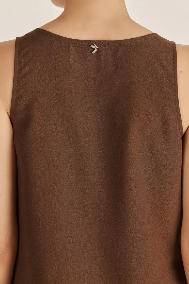 Top premium en tono marrón con detalles exclusivos de strass de Tucci en Tops para argentina