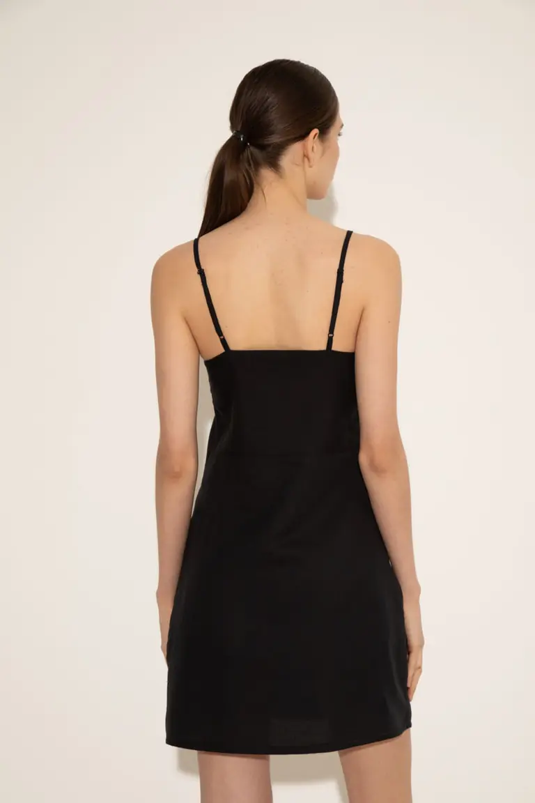Vestido negro con bordados canutillados, un diseño femenino y sofisticado de Portsaid en Vestidos para argentina