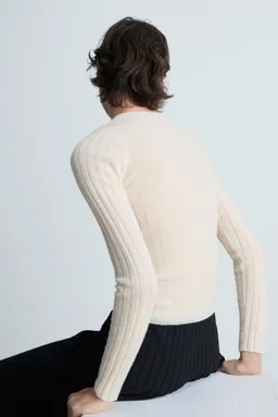 Sweater canalé cuello redondo de Mango en Buzos y Sweaters para argentina