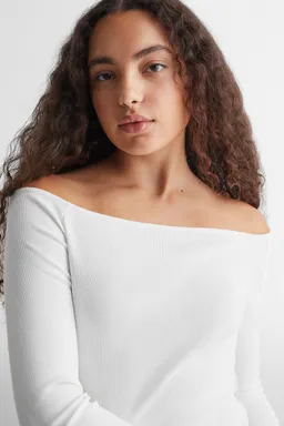 Remera canalé hombros descubiertos de Mango Teen en Tops para argentina