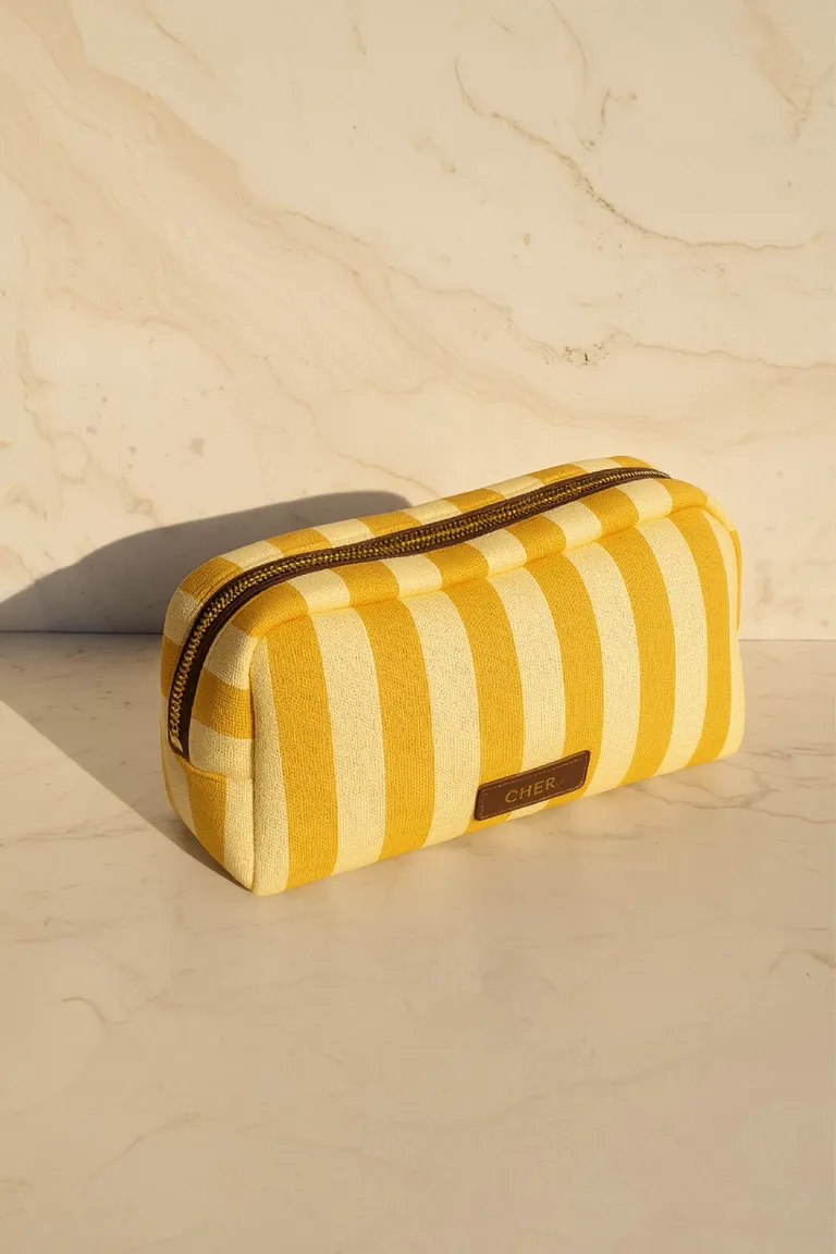 Cartera bicolor amarilla y blanca, práctica y versátil para uso diario de Maria Cher en Bolsos y Carteras para argentina