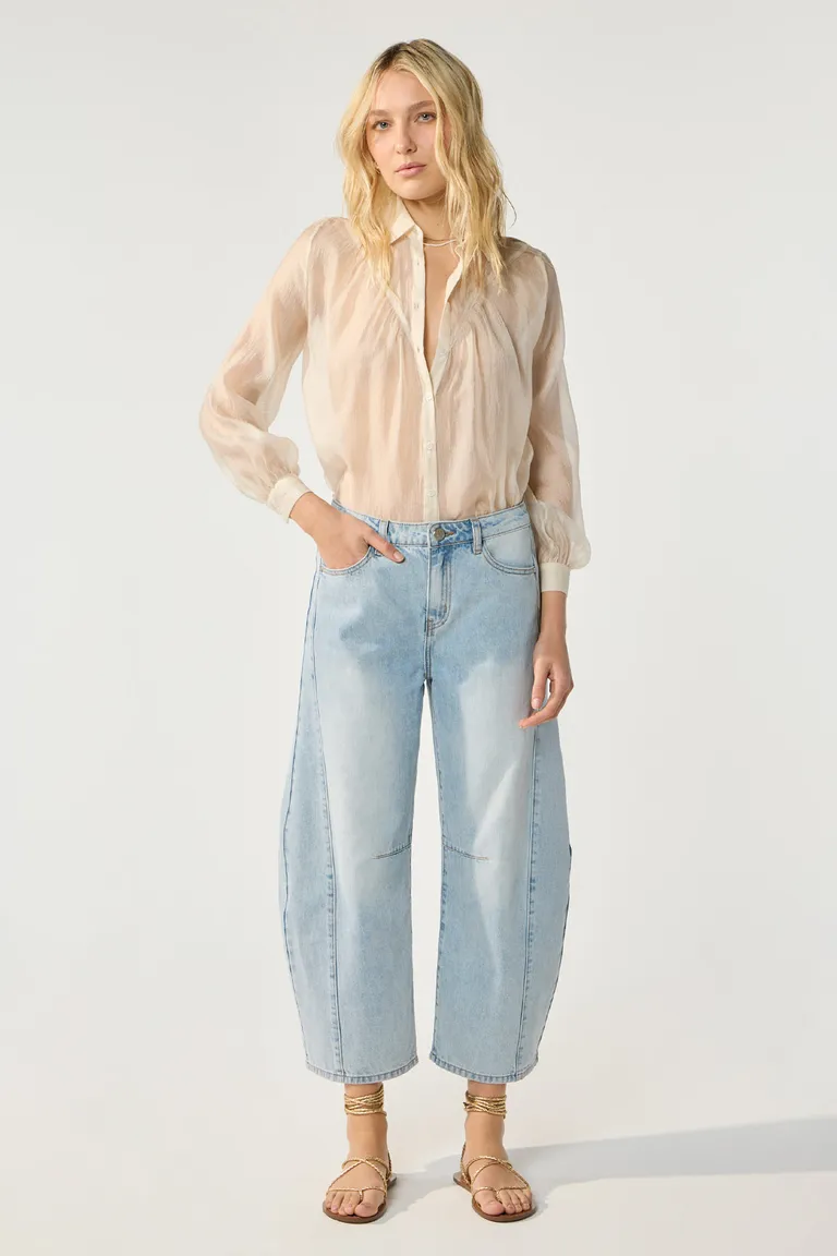 Pantalón de tiro alto en denim celeste con efecto desgastado y silueta baggy de Cuesta Blanca en Pantalones para argentina