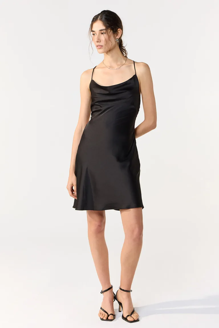 Vestido corto de satén opaco con escote pronunciado y espalda descubierta ajustable de Cuesta Blanca en Vestidos para argentina