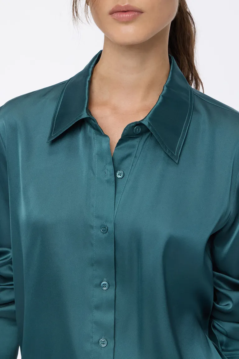 Camisa de mujer con mangas largas cuello camisero y botones frontales de Cuesta Blanca en Camisas para argentina