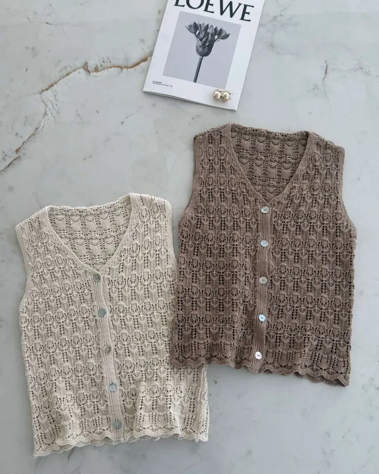 Chaleco tejido con diseño de hojas, una prenda versátil y elegante para el día a día de Hesed en Chalecos para argentina