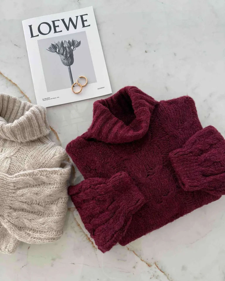 Polera de frizz con trenza manga globo en color rojo de Hesed en Buzos y Sweaters para argentina