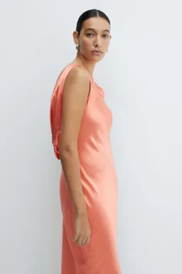 Vestido satinado espalda abierta de Mango en Vestidos para argentina