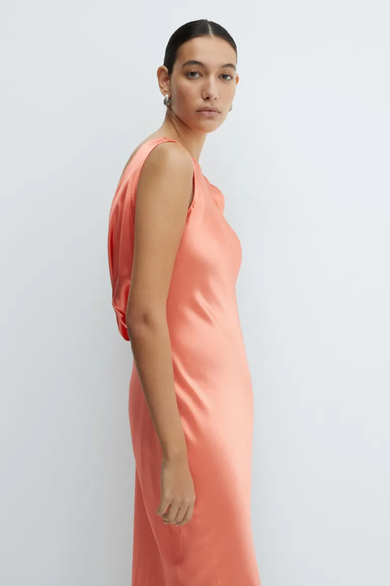Vestido satinado espalda abierta de Mango en Vestidos para argentina
