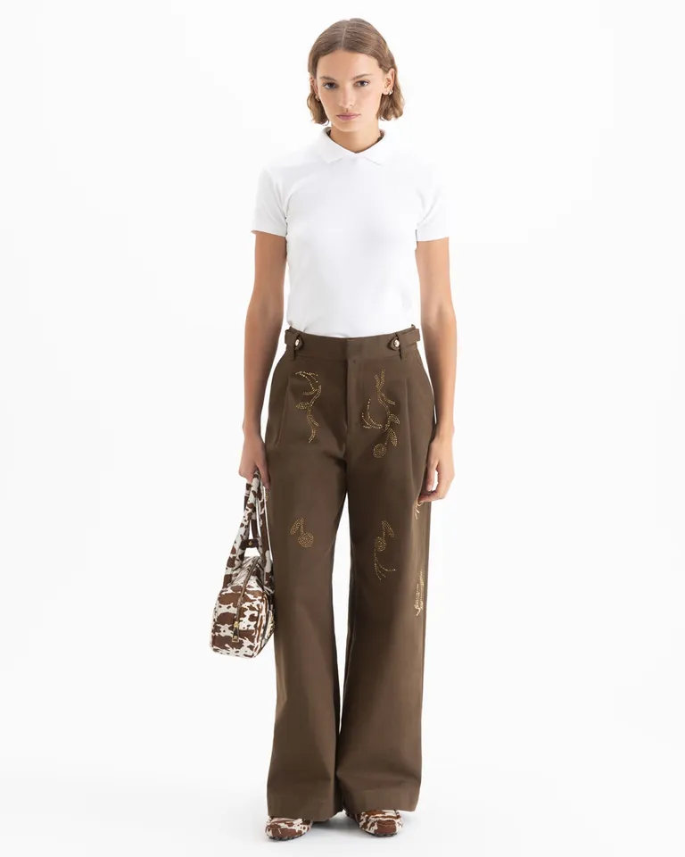 Remera manga corta con cuello tipo polo y calce regular de Jazmin Chebar en Remeras para argentina