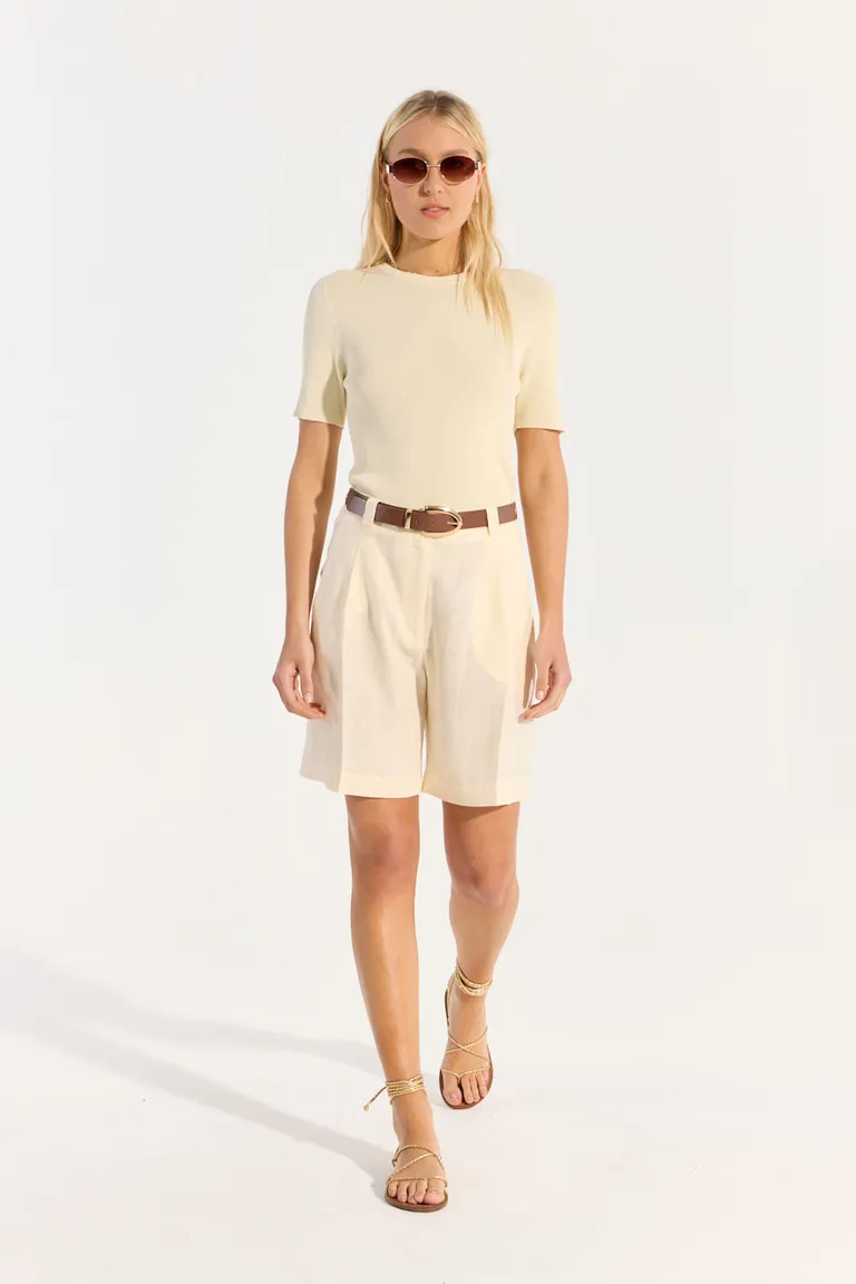 Remera de tejido liviano y fresco con diseño modular y calce ajustado de Portsaid en Remeras para argentina