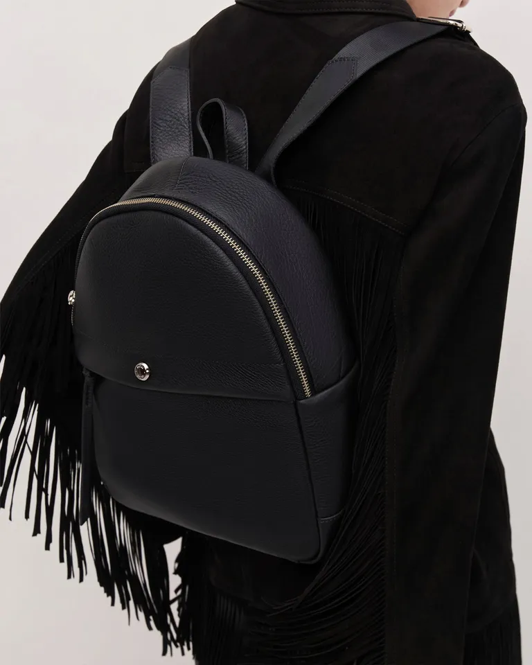 Mochila de cuero negro de estilo urbano y casual con espacio para laptop de 15 pulgadas de Prüne en Mochilas para argentina