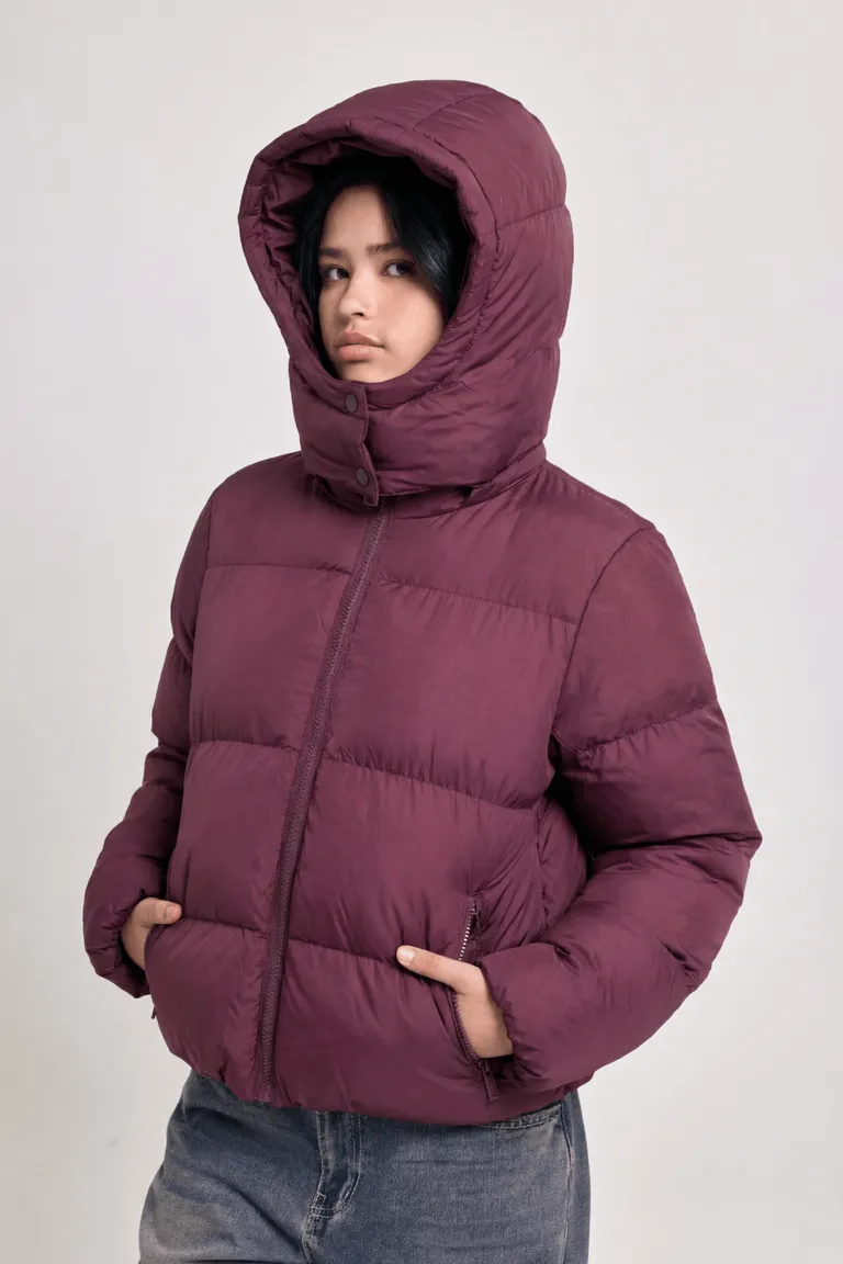 Campera puffer corta con mangas y capucha desmontables y bolsillos laterales para mujer de 47 Street en Chaquetas para argentina
