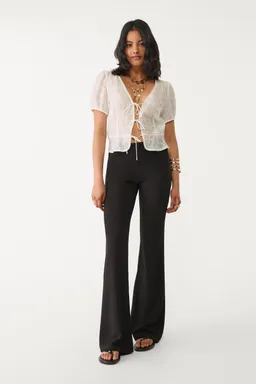 Pantalón flare punto liso de Stradivarius en Pantalones para argentina