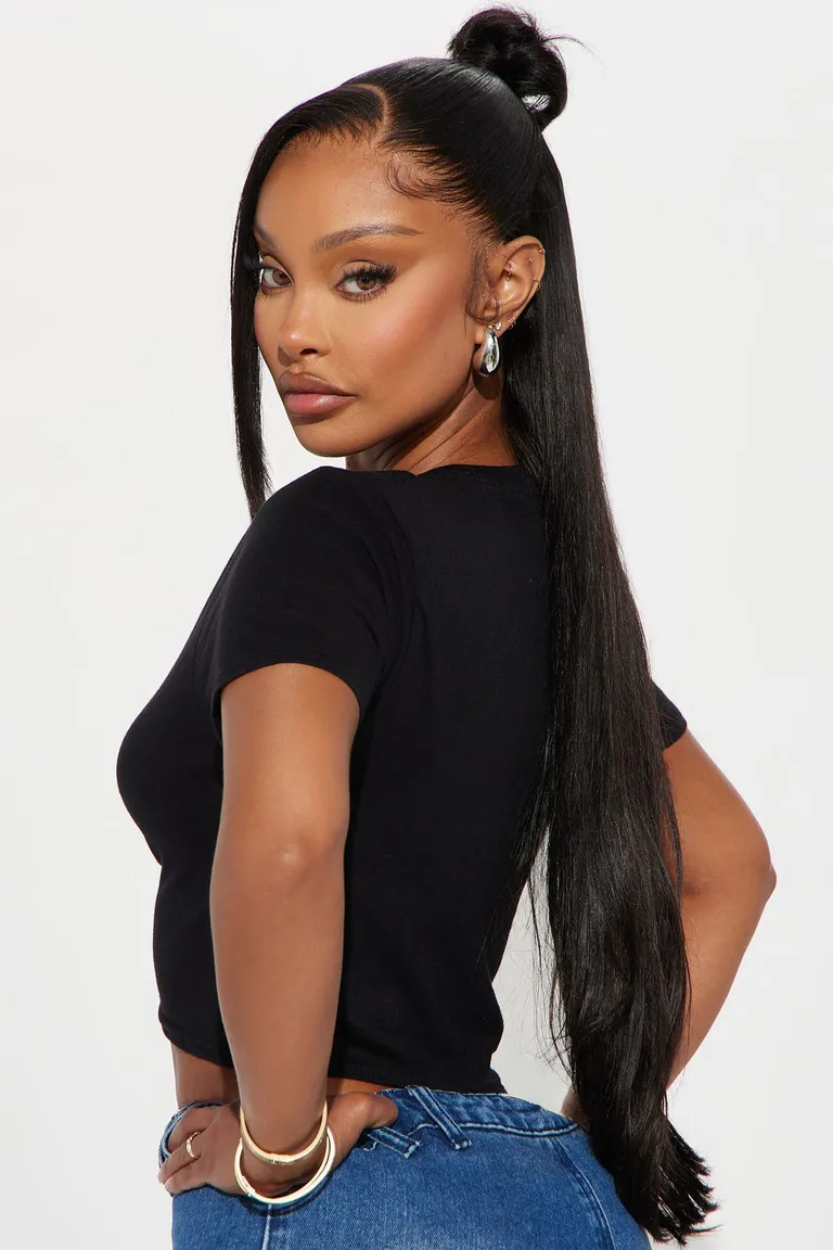 Remera aaliyah negra de Fashion Nova en Remeras para argentina