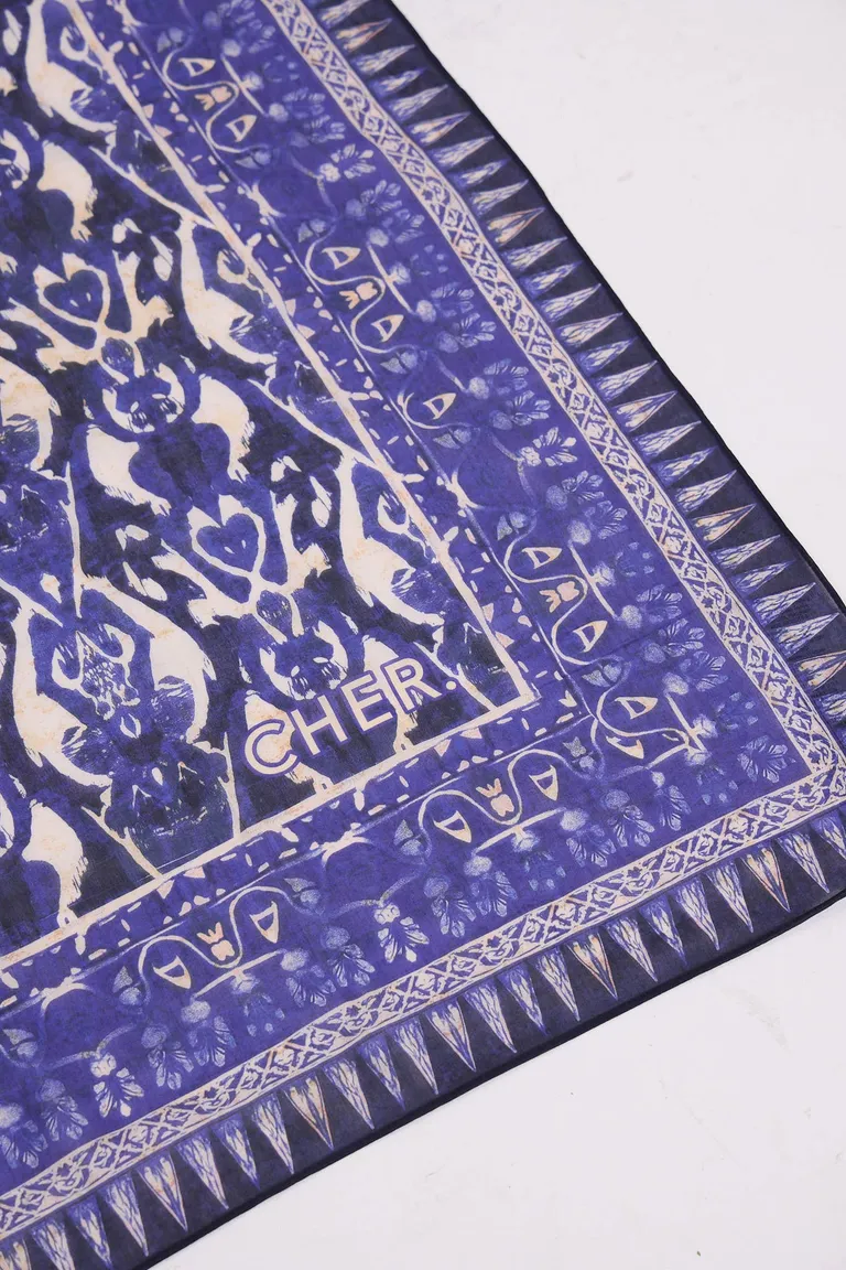 Pañuelo de voile estampado en tono violeta, accesorio de moda sofisticado y elegante de Maria Cher en Bufandas y Pañuelos para argentina