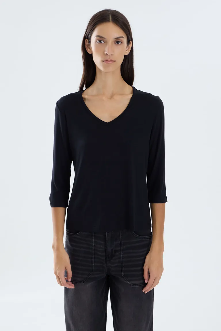 Remera de corte recto con escote en V y mangas tres cuartos de Portsaid en Remeras para argentina