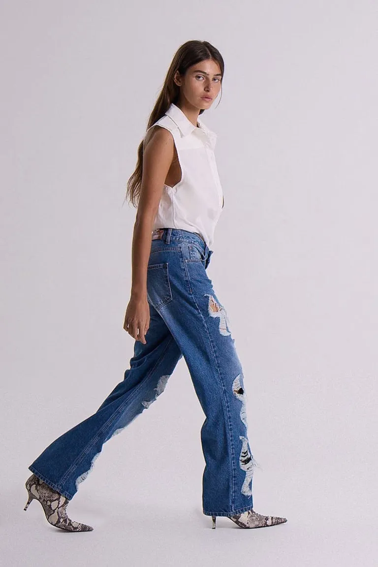 Pantalones vaqueros rectos con roturas onduladas, un estilo 90´s renovado de Maria Cher en Pantalones para argentina