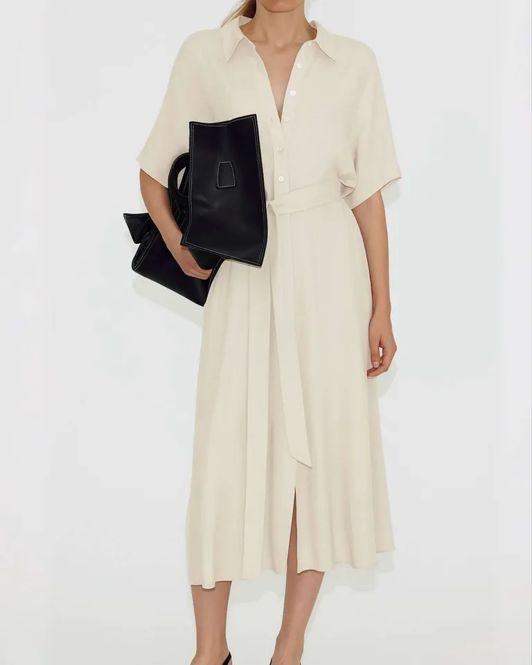 Vestido de lino camisero beige con frunces en la cintura y lazo de Hesed en Vestidos para argentina