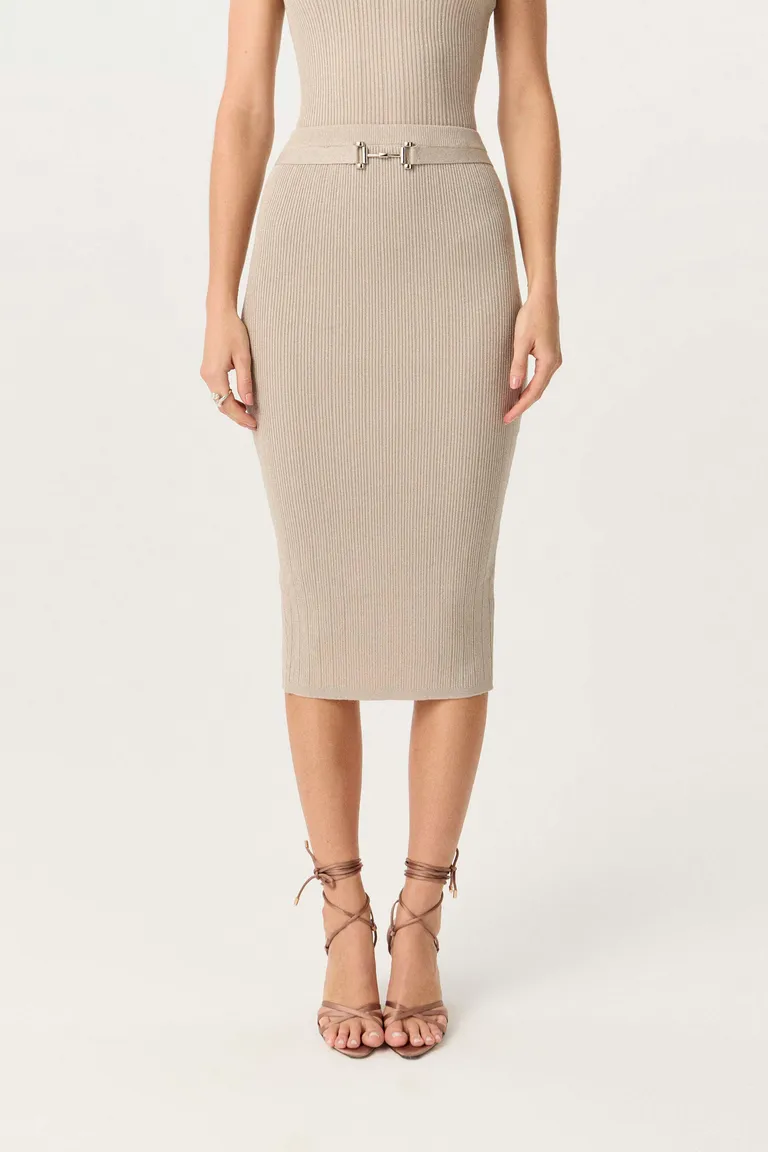 Pollera de tejido acanalado con tiro alto y silueta tubo en color beige de Markova en Faldas para argentina