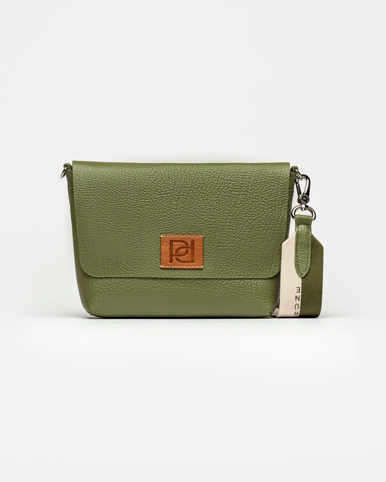 Bolso de Mujer en Cuero Graneado Verde con Solapa y Detalles de Marca de Prüne en Bolsos y Carteras para argentina