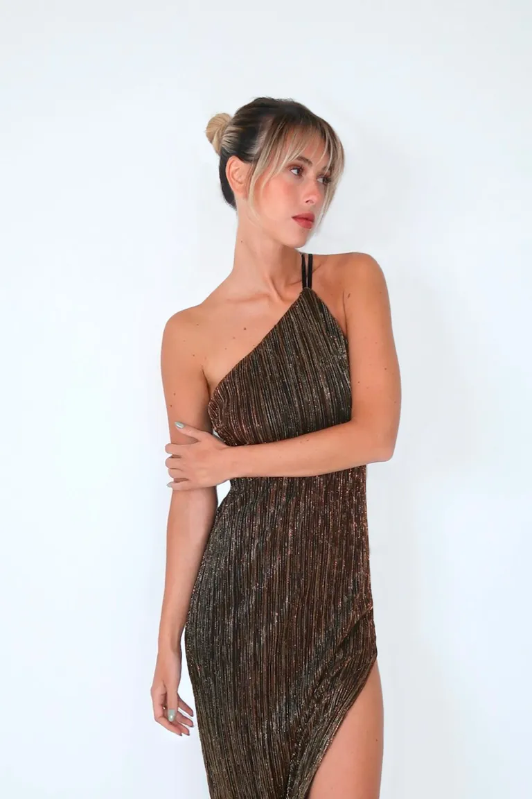 Vestido con detalle dorado y largo modular debajo de los tobillos de Naíma en Vestidos para argentina