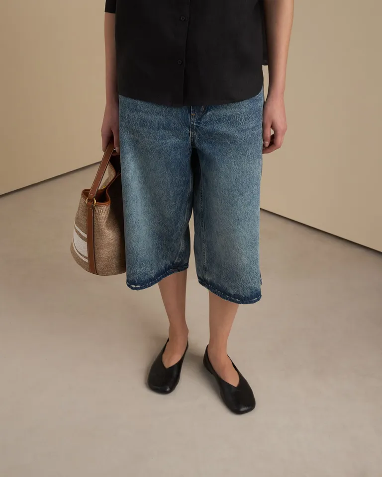 Bermuda de jean oversize azul para mujer, diseño atemporal y de corte por debajo de la rodilla de Prüne en Pantalones para argentina