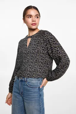 Blusa estampada floral de Mango Teen en Blusas para argentina