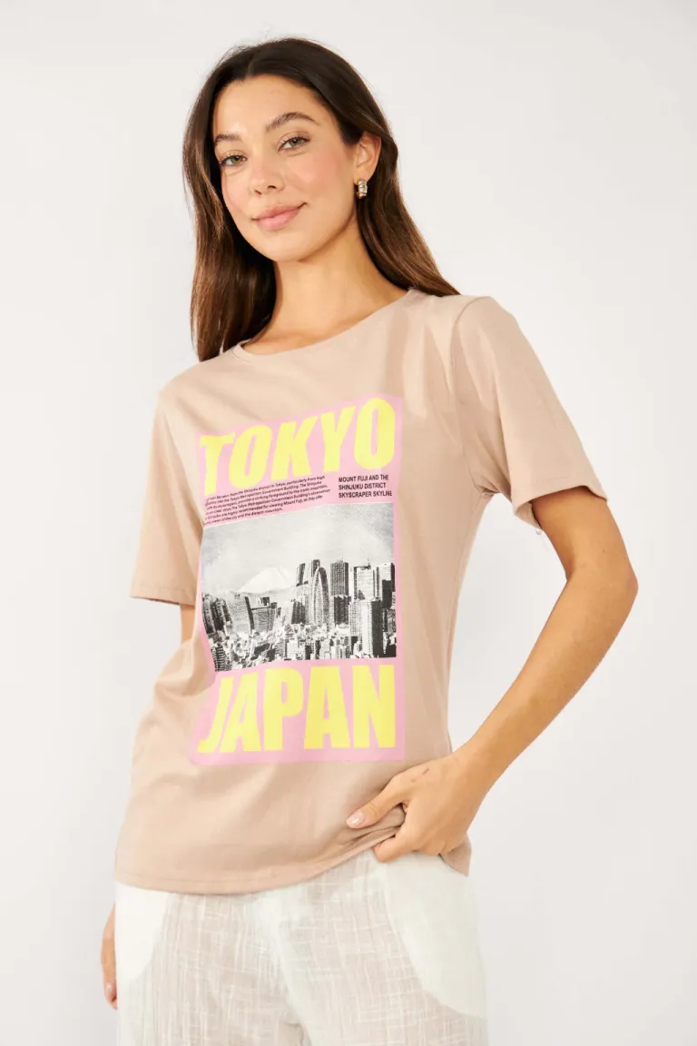 Remera de Algodón con Estampado Gráfico - Prenda Versátil y Cómoda para el Día a Día de Belle en Remeras para argentina