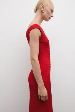 Vestido largo hombros descubiertos de Mango en Vestidos para argentina