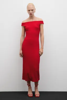 Vestido largo hombros descubiertos de Mango en Vestidos para argentina