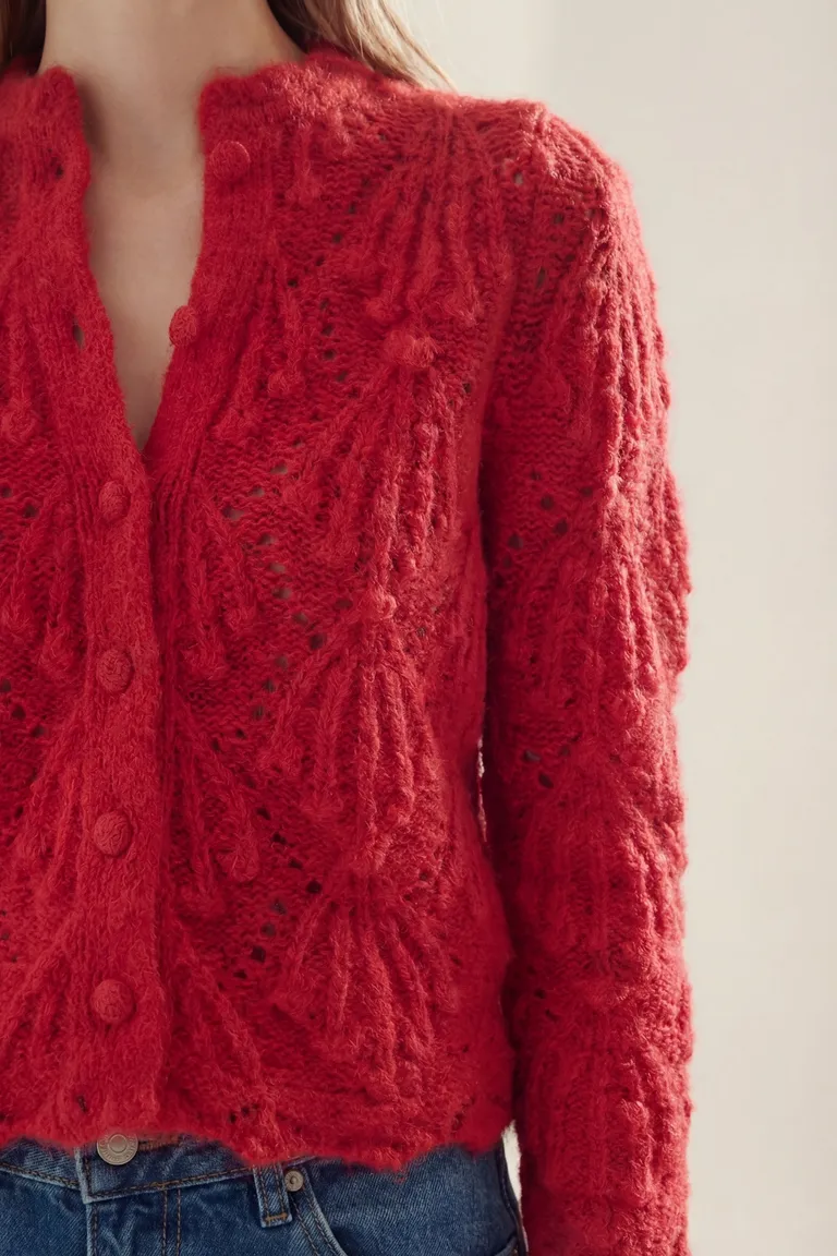 Cardigan de mujer con botones frontales y diseño de texturas en relieve de Akiabara en Buzos y Sweaters para argentina