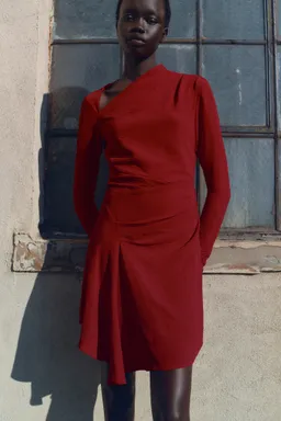 Vestido asimétrico drapeado de Mango en Vestidos para argentina