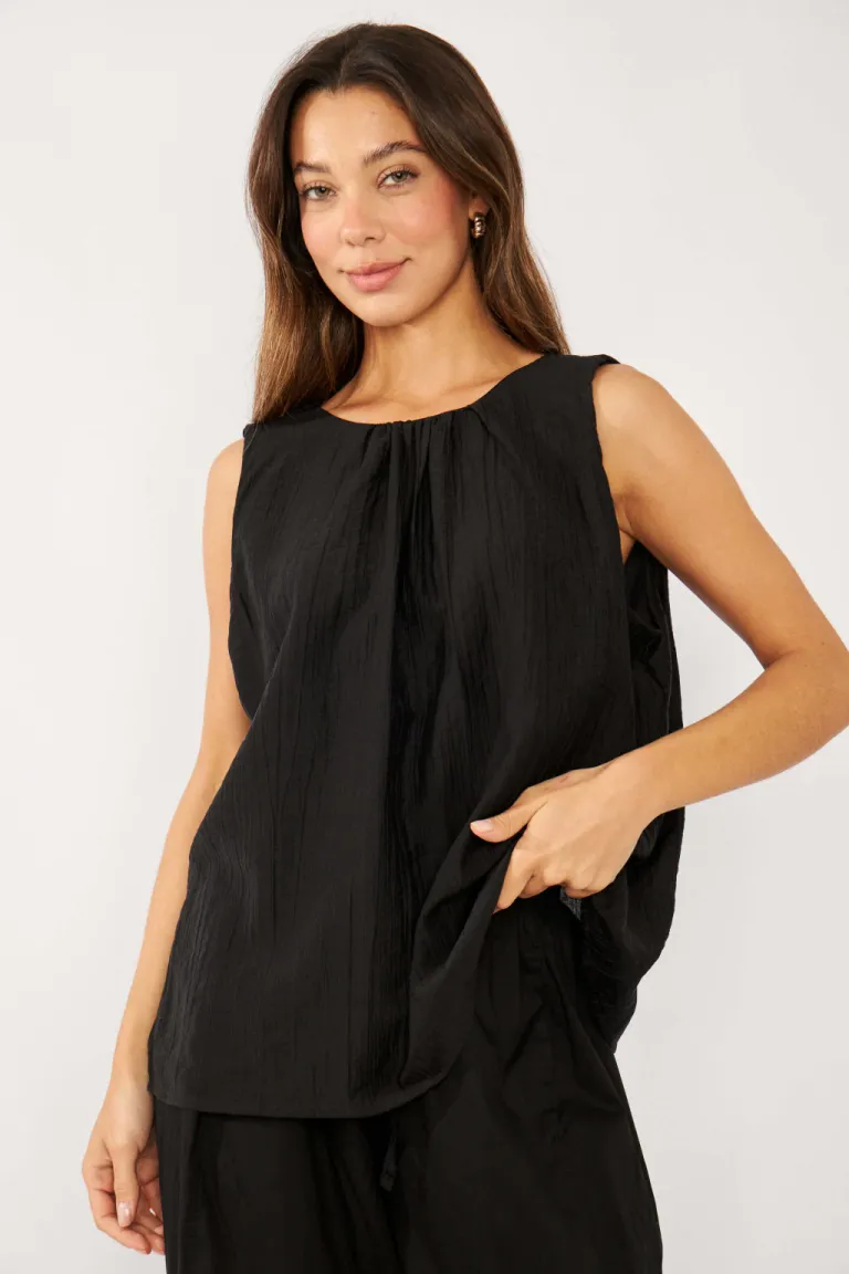 Blusa de tela plisada con escote fruncido y espalda con botón de Belle en Blusas para argentina