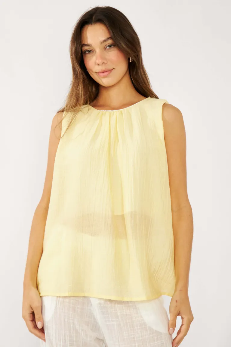 Blusa de tela plisada con escote fruncido y espalda con botón de Belle en Blusas para argentina