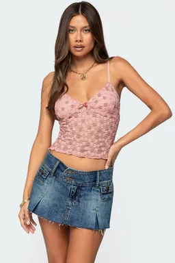 Musculosa encaje floral texturizado de Edikted en Tops para argentina