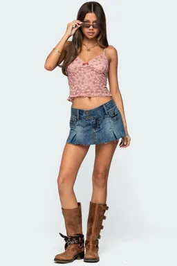 Musculosa encaje floral texturizado de Edikted en Tops para argentina