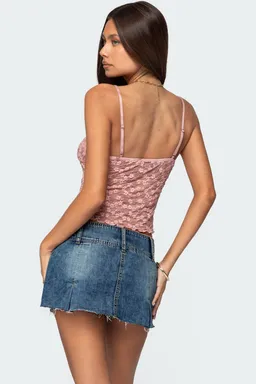 Musculosa encaje floral texturizado de Edikted en Tops para argentina