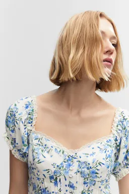 Top crop floral de Mango en Tops para argentina