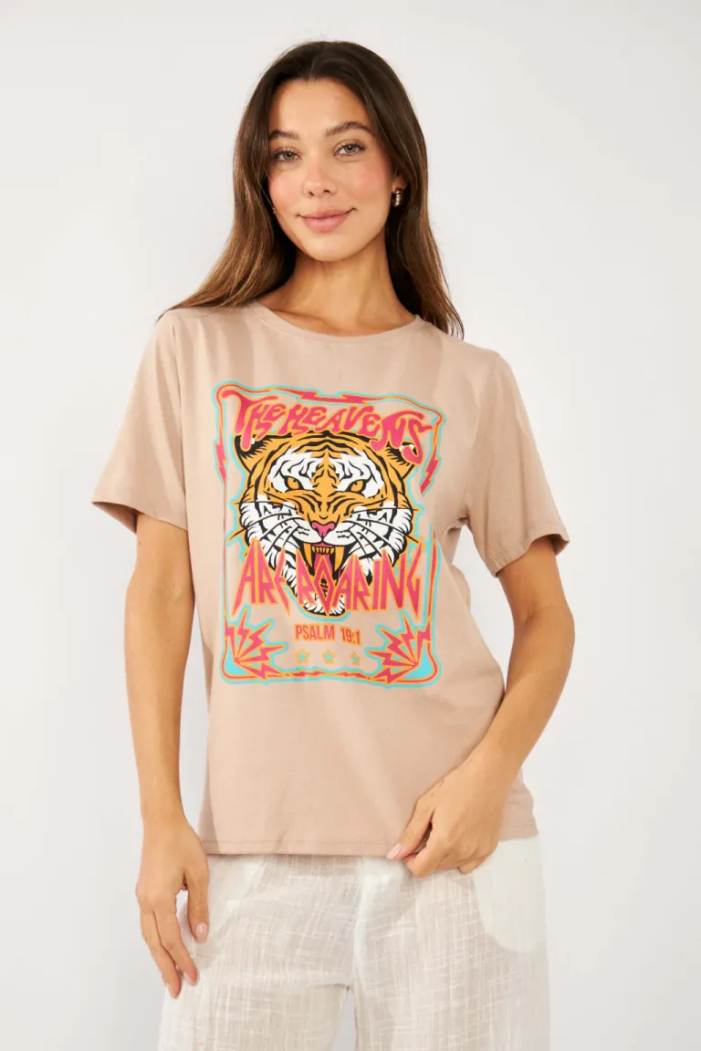 Remera de mujer con estampado de tigre en colores vibrantes de Belle en Remeras para argentina