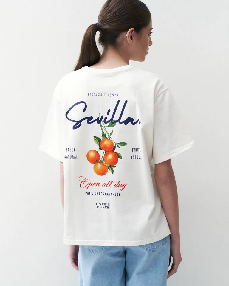 Remera oversized blanca con estampa gráfica en la parte frontal y posterior de Sky en Remeras para argentina