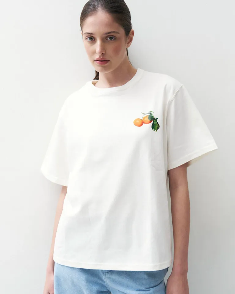 Remera oversized blanca con estampa gráfica en la parte frontal y posterior de Sky en Remeras para argentina