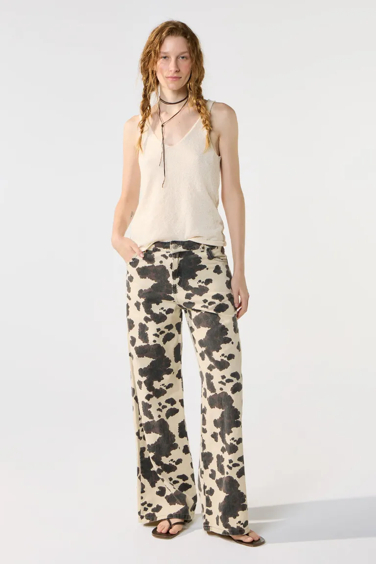Pantalones estampados de tiro alto y calce wide para mujer de Cuesta Blanca en Pantalones para argentina