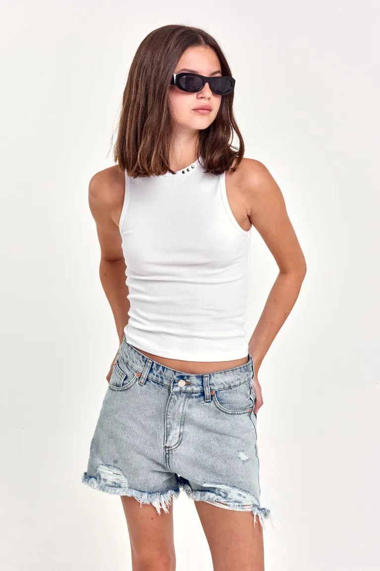 Shorts de mezclilla azul claro con diseño relajado y detalles rotos de 47 Street en Shorts para argentina