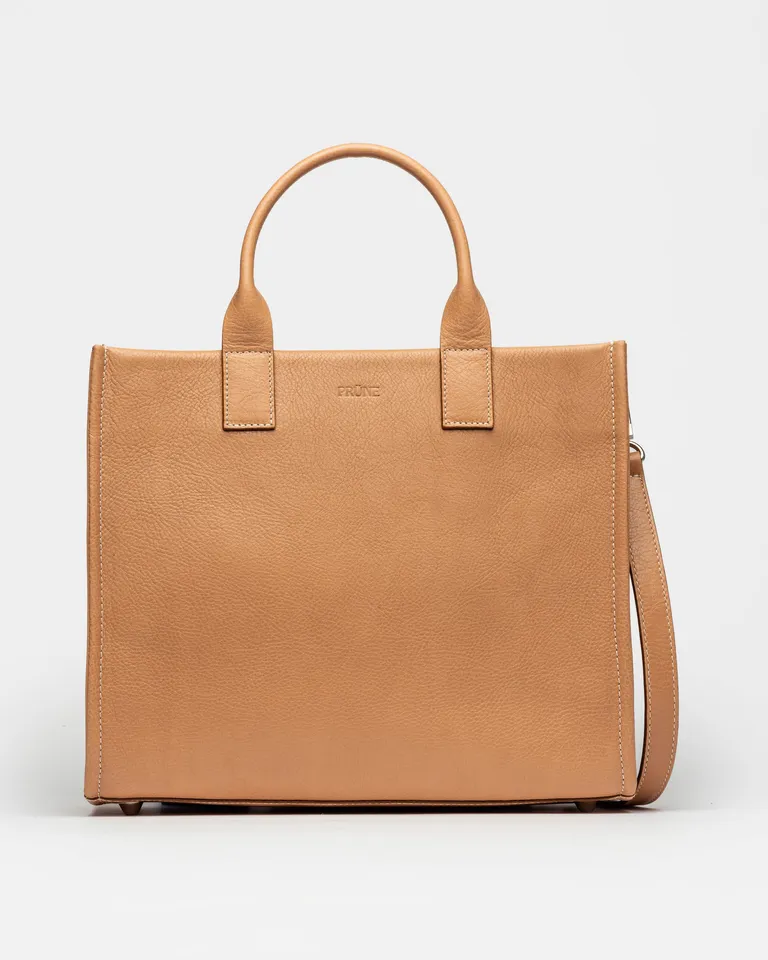 Cartera de mano capri en cuero vegetal liso, un accesorio elegante y multifuncional de Prüne en Bolsos y Carteras para argentina